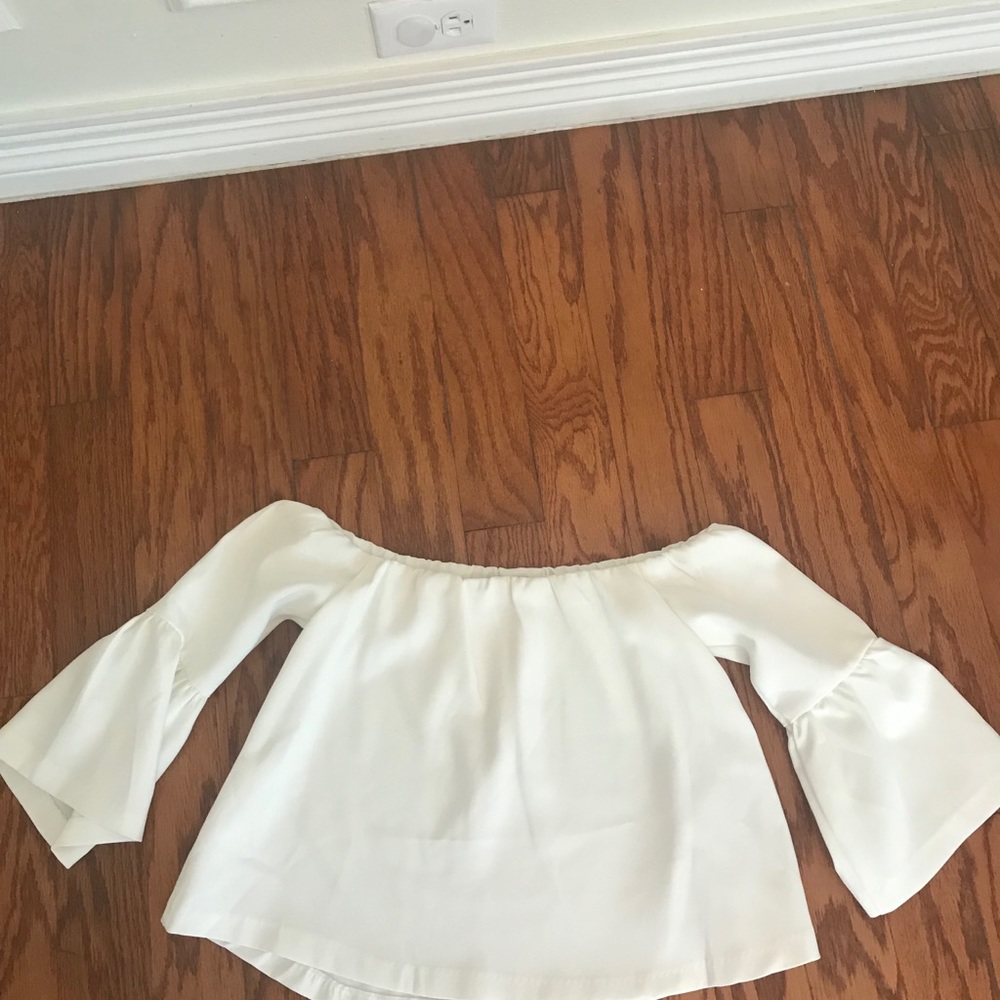 - Off the shoulders  white top - Picture 4 of 6